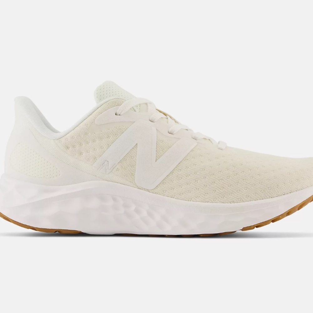 New Balance Fresh Foam Arishi V4 Running Sneakers in White Cream Size 8